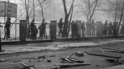 Katowice, 16.12.1981. Pacyfikacja Kopalni Węgla Kamiennego „Wujek”. Fot. PAP/M. Janicki