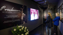 Czasowa wystawa „Przebaczam” w wadowickim Muzeum Dom Rodzinny Jana Pawła II. 13.05.2021. Fot. PAP/Ł. Gągulski