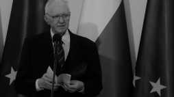 Prof. Jerzy Bartmiński. Fot. PAP/T. Gzell