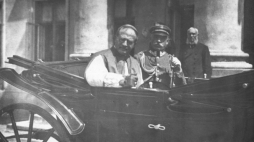 Składanie listów uwierzytelniających Naczelnikowi Państwa Józefowi Piłsudskiemu przez nuncjusza apostolskiego w Polsce Achillesa Ratti. 1919 r. Fot. NAC