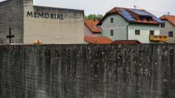 Pozostałości nazistowskiego obozu koncentracyjnego KZ-Mauthausen-Gusen na terenie Gusen. Fot. PAP/J. Kamiński