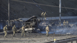 Ukraińscy żołnierze odparli rosyjski atak na Kijów. 26.02.2022. Fot. PAP/EPA