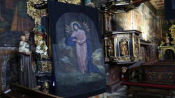 Unikatowe w skali światowej opony wielkopostne w zabytkowym kościele w Orawce. 2019 r. Fot. PAP/G. Momot