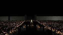 Tysiące pielgrzymów modli się w Fatimie o pokój na Ukrainie. Fot. PAP/EPA