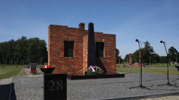 Pomnik Zagłady Romów i Sinti na terenie KL Auschwitz II-Birkenau w Brzezince. Fot. PAP/Ł. Gągulski