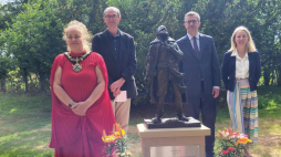 Odsłonięcie pomnika Jana Kochanowskiego w Stratford-upon-Avon. Fot. Instytut Kultury Polskiej w Londynie