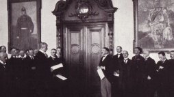 Przekazanie głosów regionu w budynku Rejencji Olsztyńskiej 16 sierpnia 1920 r. Źródło: Wikimedia Commons