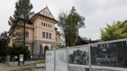Gmach główny Muzeum Tatrzańskiego. Zakopane, 30.07.2022. Fot. PAP/G. Momot