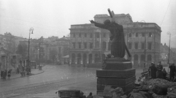 Kościół św. Krzyża w Warszawie, 1946 r. Fot. PAP/J. Baranowski