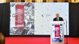 Prezes Prawa i Sprawiedliwości Jarosław Kaczyński podczas prezentacji raportu o stratach poniesionych przez Polskę w wyniku agresji i okupacji niemieckiej w czasie II wojny światowej. Fot. PAP/R. Pietruszka