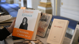 Książki Annie Ernaux. Fot. PAP/EPA