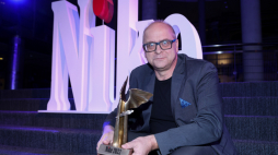 Laureat Nagrody Literackiej Nike 2022 za tom "Mondo Cane" Jerzy Jarniewicz. Fot. PAP/L. Szymański