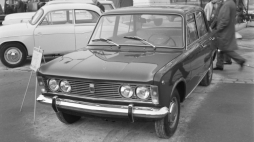 Wrocław 10.1968. Polski Fiat 125p prezentowany na wystawie. Fot. PAP/E. Wołoszczuk 