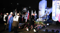 Uroczystości z okazji 52. rocznicy Grudnia '70 przed pomnikiem Ofiar Grudnia 1970 w Gdyni. Fot. PAP/A. Warżawa