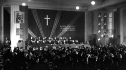 Warszawa, luty 1952. Obrady I Krajowego Zjazdu Delegatów Komisji Księży przy ZBoWiD z udziałem 350 księży. Fot. PAP/CAF/Wdowiński 
