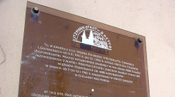 Tablica upamiętniająca likwidację obozu Romów i Sinti, Litzmannstadt Getto. Źródło: http://www.lodzgetto.pl