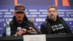 Sean Penn (L) i Aaron Kaufman. Fot. PAP/EPA