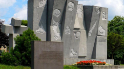 Plac Stu Straconych w Zgierzu. Źródło: Wikipedia