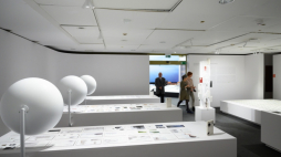 Otwarcie wystawy "KENYA HARA. Make the Future Better Than Today. Japońskie projektowanie graficzne” w Muzeum Narodowym w Poznaniu. Fot. PAP/J. Kaczmarczyk