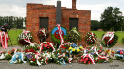 Pomnik Zagłady Romów i Sinti na terenie KL Auschwitz II-Birkenau w Brzezince. Fot. PAP/Art Service 2 