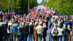 Uczestnicy Parady Polskości na ulicach Wilna. 06.05.2023. Fot. PAP/V. Doveiko