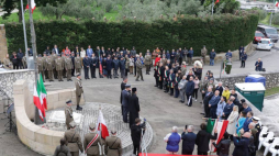 Obchody 79. rocznicy bitwy o Monte Cassino przed pomnikiem upamiętniającym poległych żołnierzy 2. Korpusu Polskiego w San Vittore del Lazio. Fot. PAP/A. Zawada
