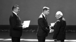 Mjr Miron Borejsza (P) odznaczony podczas Gali Niepodległości w Lublinie. 2018 r. Fot. PAP/W. Pacewicz