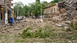 Zniszczenia w historycznym centrum Odessy (wpisanym na listy światowego dziedzictwa i światowego dziedzictwa w zagrożeniu UNESCO) po nocnym ataku Rosjan pociskami rakietowymi Onyks. 23.07.2023. Fot. PAP/A. Solomonova