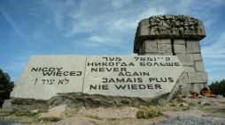 Treblinka. Pomnik na terenie Muzeum Walki i Męczeństwa. Fot. PAP/W. Pacewicz