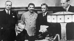 Podpisanie paktu Ribbentrop-Mołotow. Moskwa, 23.08.1939. Fot. PAP/DPA