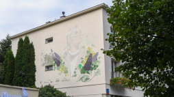 Mural pamięci Agnieszki Osieckiej przy ulicy Francuskiej na warszawskiej Saskiej Kępie. Fot. PAP/P. Nowak