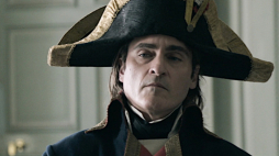 Joaquin Phoenix jako Napoleon w filmie Ridleya Scotta. Źródło: mat. prasowe