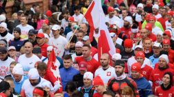 Uczestnicy na starcie biegu RunPoland, który upamiętnia odzyskanie przez Polskę niepodległości w 1918 roku. Poznań, 11.11.2022. Fot. PAP/J. Kaczmarczyk