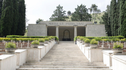 Cmentarz Wojenny w Mignano Monte Lungo. Fot. PAP/A. Zawada