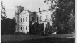 Biała Waka, pałac. Elewacja ogrodowa, fot. nn, ok.1939. Zbiory Fotografii i Rysunków Pomiarowych IS PAN