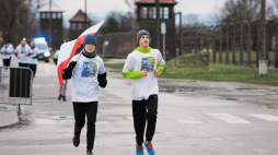 Brzezinka, 13.01.2023. IV Bieg Pamięci ze Światłem Pokoju. Fot. PAP/Z. Meissner