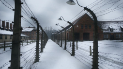 Teren byłego niemieckiego nazistowskiego obozu koncentracyjnego Auschwitz. Fot. PAP/J. Praszkiewicz