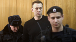 Nawalny podczas rozprawy przed sądem w Moskwie w 2017 r. Fot. PAP/EPA/ Sergei Ilnitsky