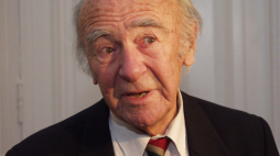 Karl Dedecius, wybitny niemiecki tłumacz w Łodzi w 2002 r. PAP/A. Zbraniecki