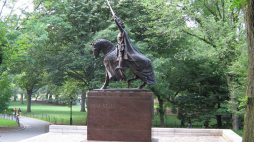 Nowojorski pomnik Jagiełły. Fot. Wikipedia.