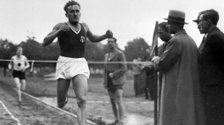 Janusz Kusociński, polski lekkoatleta, złoty medalista olimpijski z Los Angeles podczas zawodów w 1938 r. /bpt/ PAP/CAF-reprodukcja