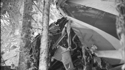 Szczątki samolotu, który rozbił się 2 kwietnia 1969 roku w gminie Zawoja. Fot. PAP/CAF/ J. Olszewski