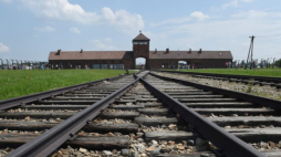 Teren byłego niemieckiego nazistowskiego obozu koncentracyjnego Auschwitz-Birkenau. Fot. PAP/J. Bednarczyk