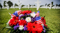 Cmentarz żołnierzy amerykańskich poległych podczas inwazji na Normandię, na plaży Omaha na północy Francji. 2015 r. Fot. PAP/L. Szymański
