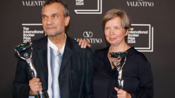 Jenny Erpenbeck i tłumacz Michael Hofmann po gali Nagrody Bookera Prize w Tate Modern w Londynie. Fot. PAP/EPA/D. Cliff