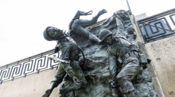 Rzeźba upamiętniająca D-Day w Bedford w Wirginii. Fot. PAP/EPA