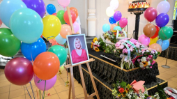 Uroczystości pogrzebowe aktorki Marzeny Kipiel-Sztuki na cmentarzu przy ulicy Wrocławskiej w Legnicy. Fot. PAP/M. Kulczyński