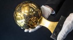 Złota Piłka Diego Maradony, nagroda przyznawana najlepszemu zawodnikowi Mistrzostw Świata w Piłce Nożnej 1986 r.  PAP/EPA/Christophe Petit Tesson