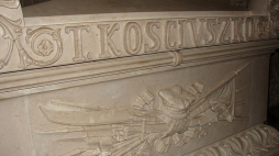 Grób Kościuszki w Krypcie św. Leonarda na Wawelu. Fot. Wikipedia.