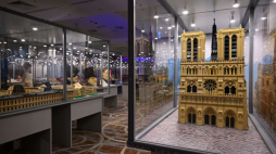 70 makiet, zbudowanych z 5 mln klocków zaprezentowano na wystawie konstrukcji z klocków Lego w Centrum Handlowo-Kulturalnym Millenium Hall w Rzeszowie. Fot. PAP/D. Delmanowicz